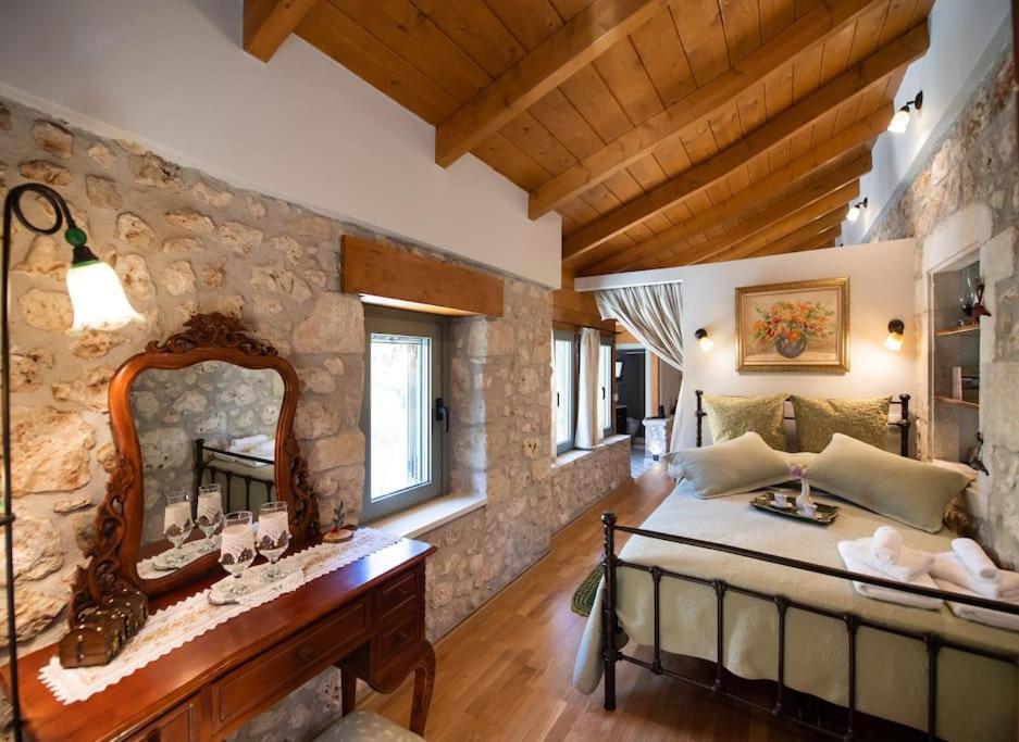 Villa La casa di Bella a tradional stone house with barbecue Kariá Esterno foto