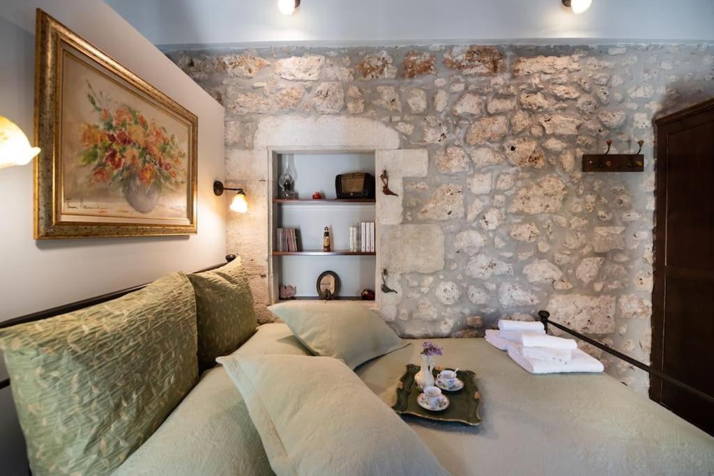 Villa La casa di Bella a tradional stone house with barbecue Kariá Esterno foto