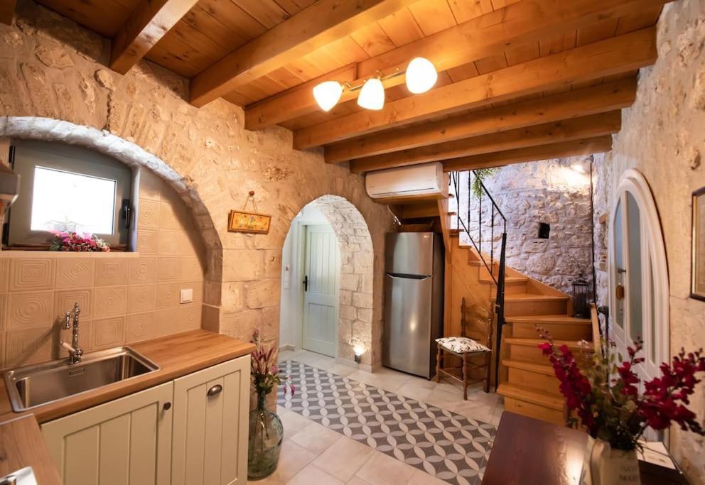 Villa La casa di Bella a tradional stone house with barbecue Kariá Esterno foto