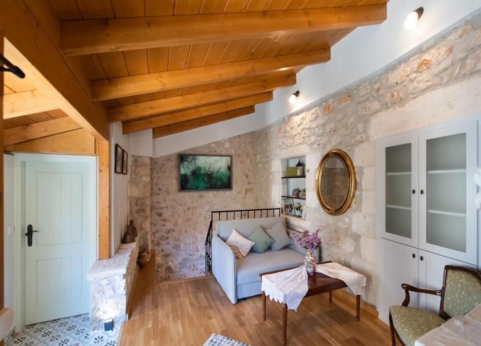 Villa La casa di Bella a tradional stone house with barbecue Kariá Esterno foto