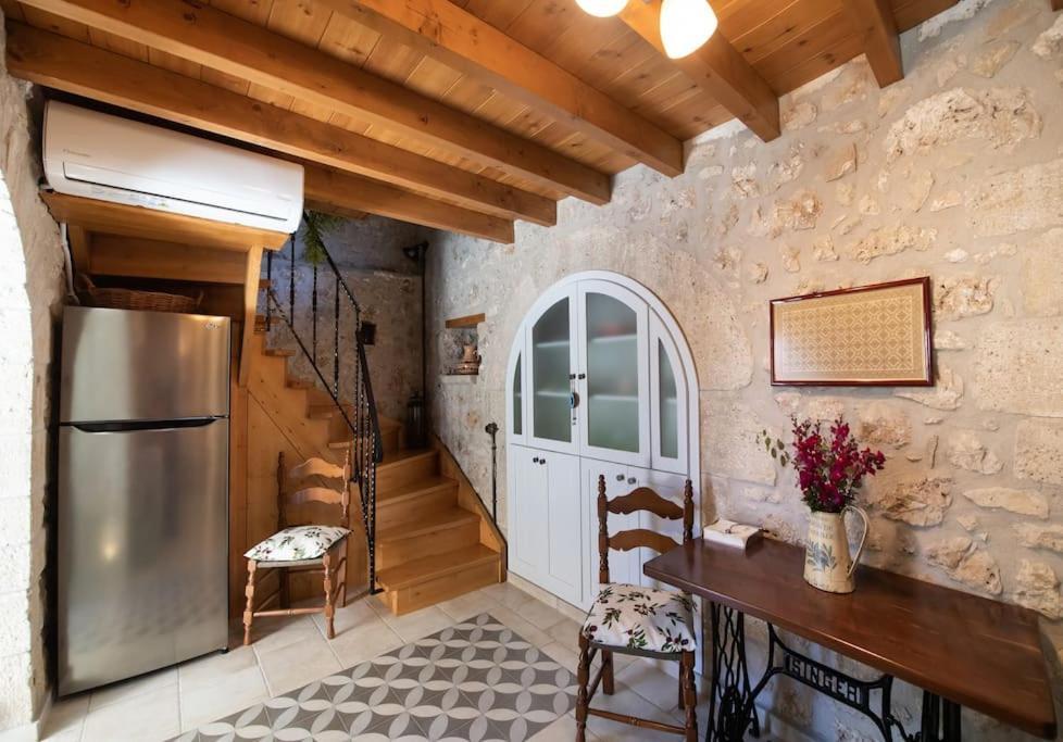 Villa La casa di Bella a tradional stone house with barbecue Kariá Esterno foto