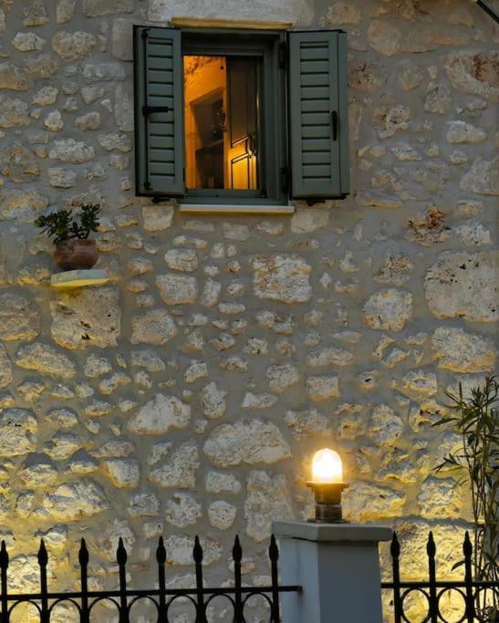 Villa La casa di Bella a tradional stone house with barbecue Kariá Esterno foto