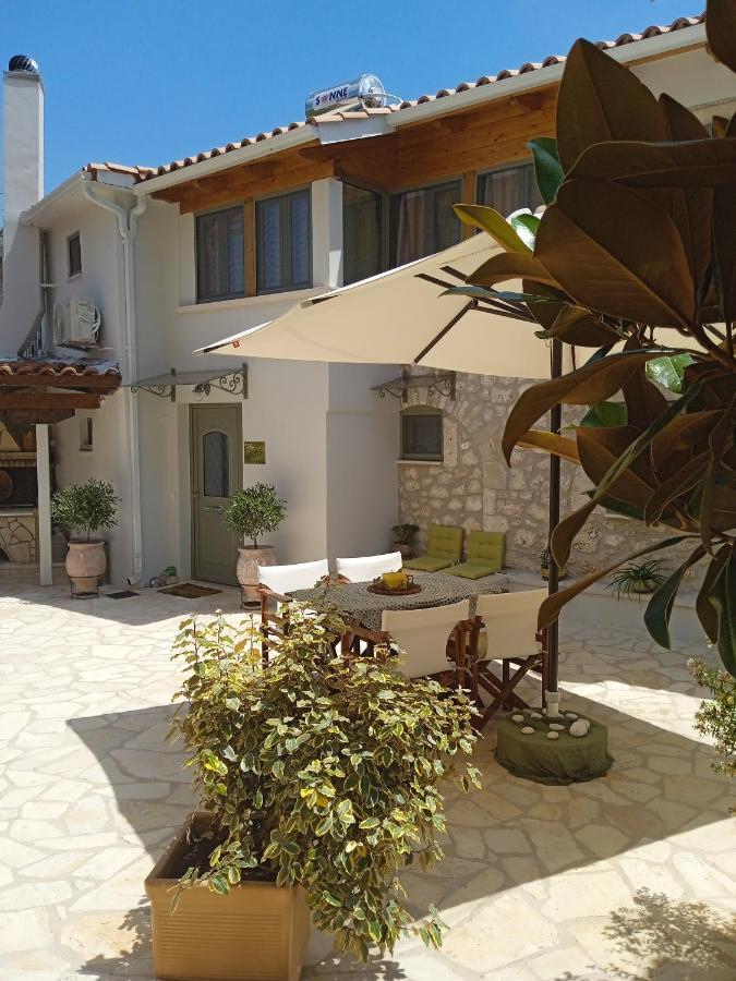 Villa La casa di Bella a tradional stone house with barbecue Kariá Esterno foto