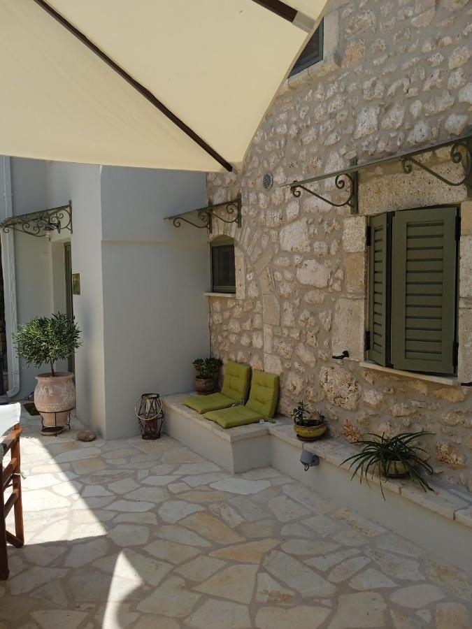 Villa La casa di Bella a tradional stone house with barbecue Kariá Esterno foto