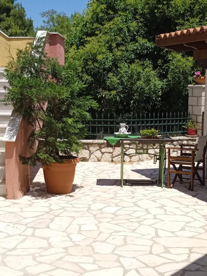 Villa La casa di Bella a tradional stone house with barbecue Kariá Esterno foto