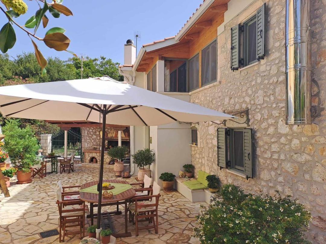 Villa La casa di Bella a tradional stone house with barbecue Kariá Esterno foto