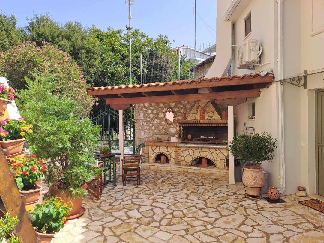 Villa La casa di Bella a tradional stone house with barbecue Kariá Esterno foto