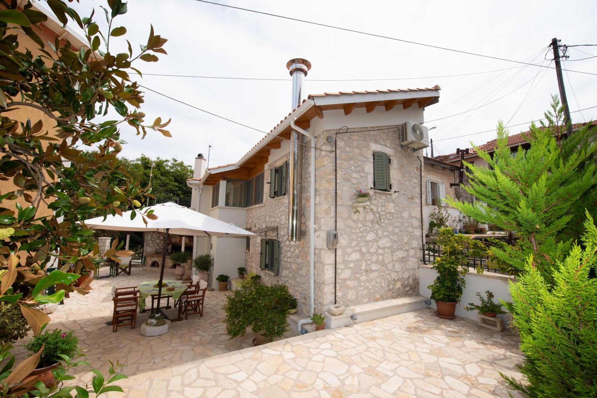 Villa La casa di Bella a tradional stone house with barbecue Kariá Esterno foto