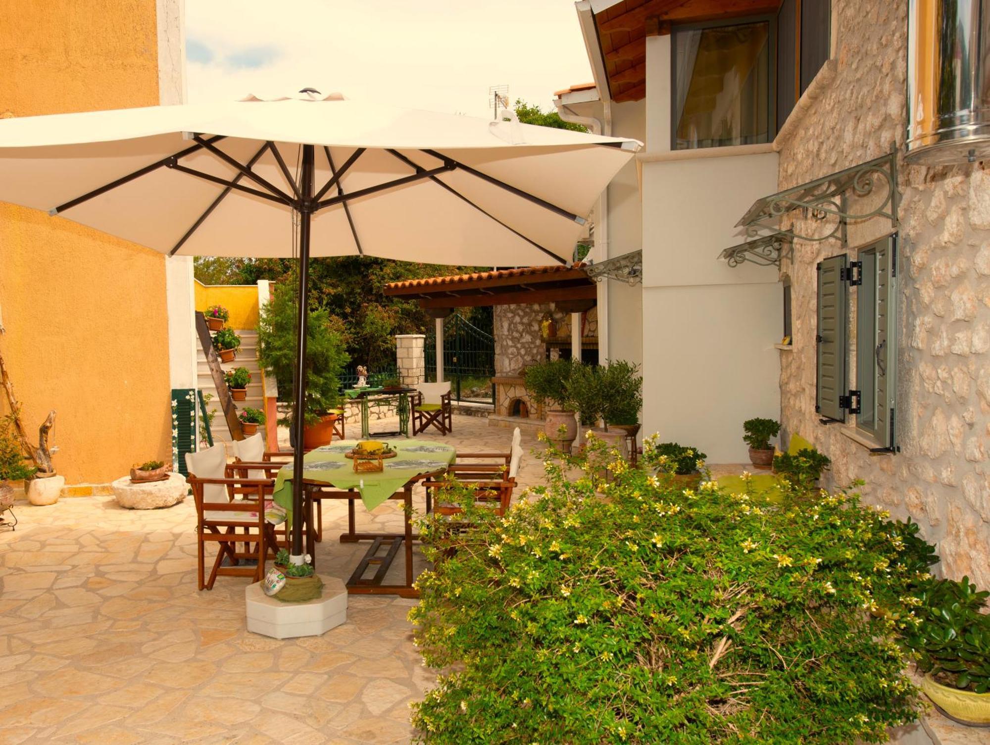 Villa La casa di Bella a tradional stone house with barbecue Kariá Esterno foto